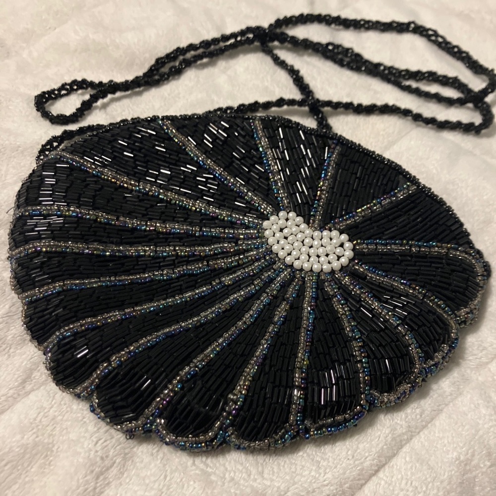 🆕 Shell shaped Handbeaded Bag from India